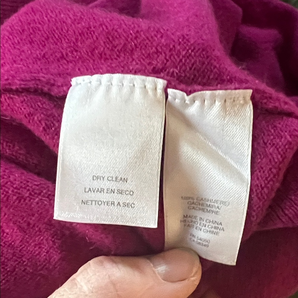 Jones New York 100% Cashmere Sweater – Dark Pink – Gold Zipper - Picture 8 of 8